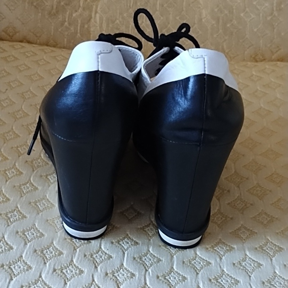 Kenneth Cole  black and white leather wedge size 8.5 - Picture 3 of 9